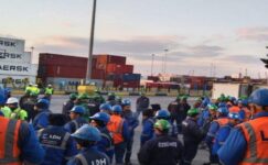 Mersin’de liman işçileri iş bıraktı